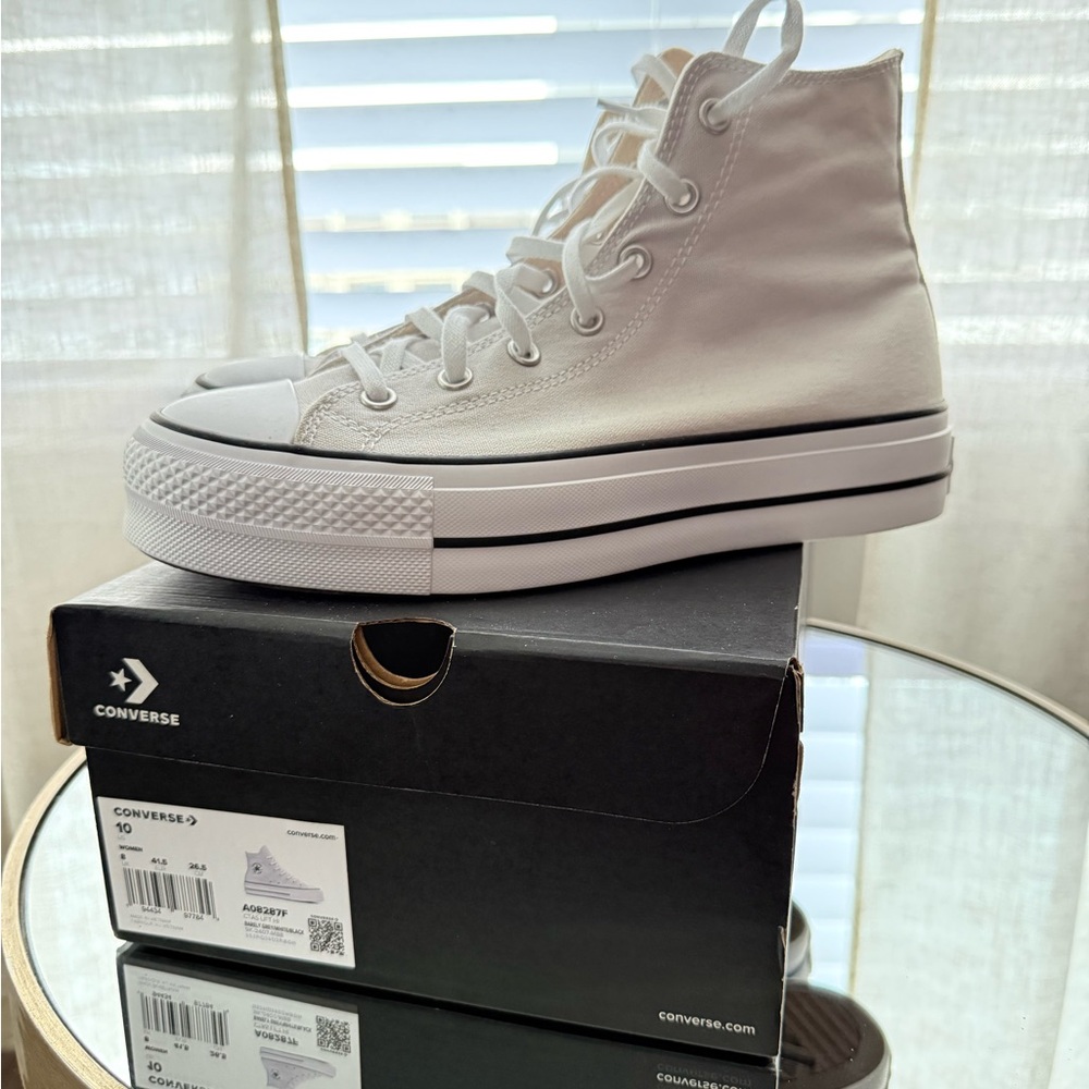 Women’s (Platform) Converse Grey Sneakers 👟